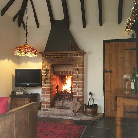 Delightful Cottage On The River Adur Close To Brighton & The Downs No Dogs Sorry Upper Beeding Buitenkant foto