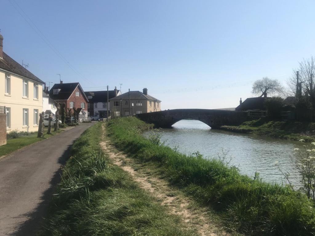 Delightful Cottage On The River Adur Close To Brighton & The Downs No Dogs Sorry Upper Beeding Buitenkant foto