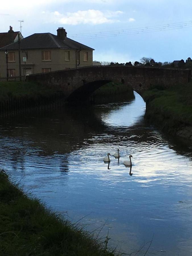 Delightful Cottage On The River Adur Close To Brighton & The Downs No Dogs Sorry Upper Beeding Buitenkant foto