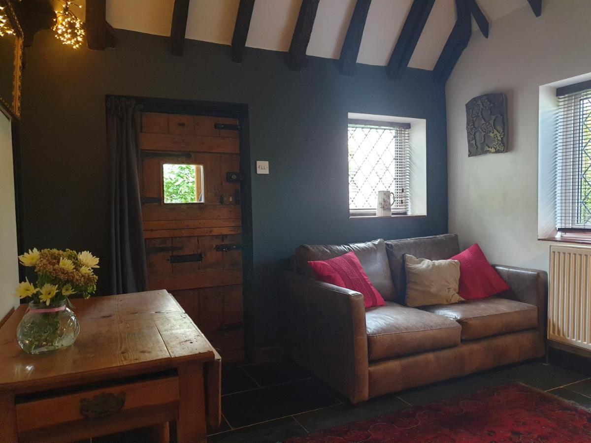 Delightful Cottage On The River Adur Close To Brighton & The Downs No Dogs Sorry Upper Beeding Buitenkant foto