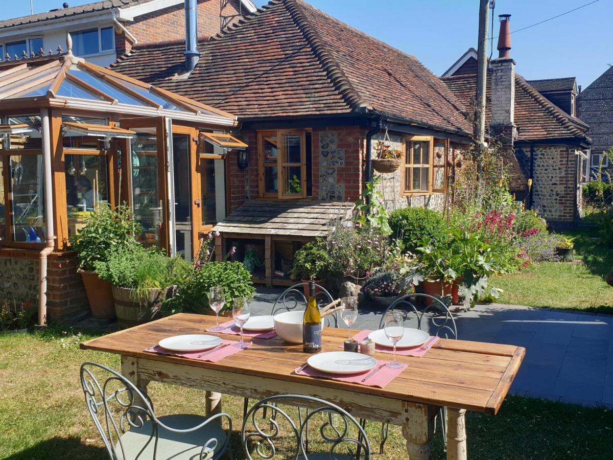 Delightful Cottage On The River Adur Close To Brighton & The Downs No Dogs Sorry Upper Beeding Buitenkant foto