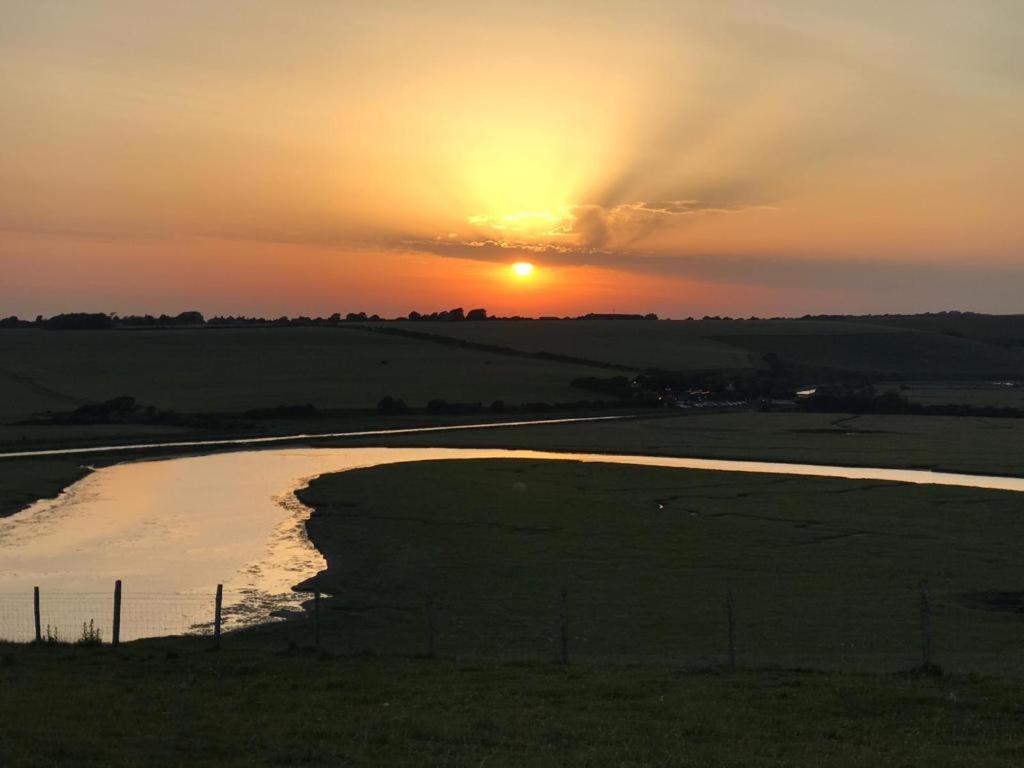 Delightful Cottage On The River Adur Close To Brighton & The Downs No Dogs Sorry Upper Beeding Buitenkant foto