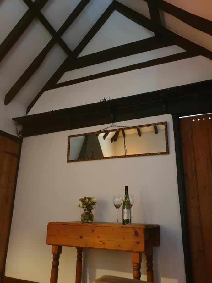 Delightful Cottage On The River Adur Close To Brighton & The Downs No Dogs Sorry Upper Beeding Buitenkant foto