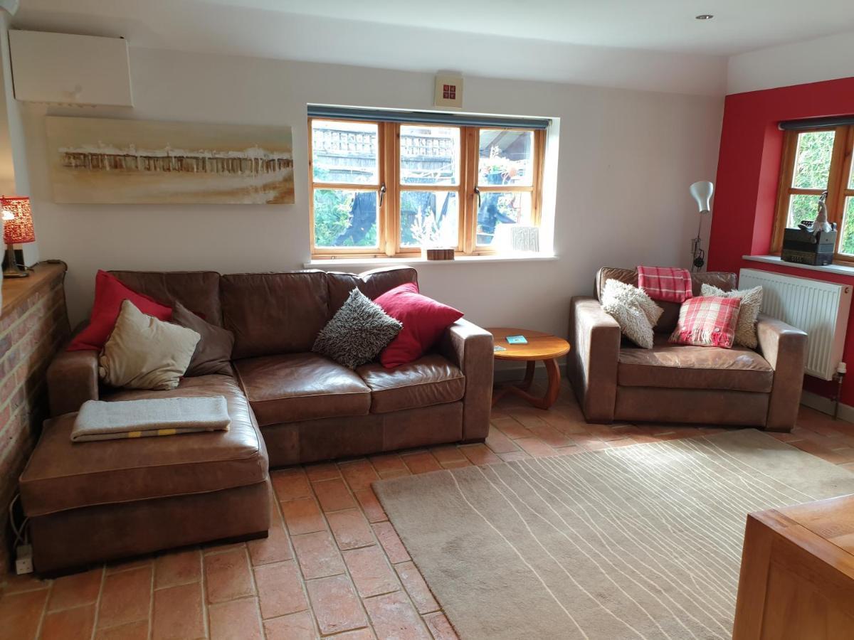 Delightful Cottage On The River Adur Close To Brighton & The Downs No Dogs Sorry Upper Beeding Buitenkant foto