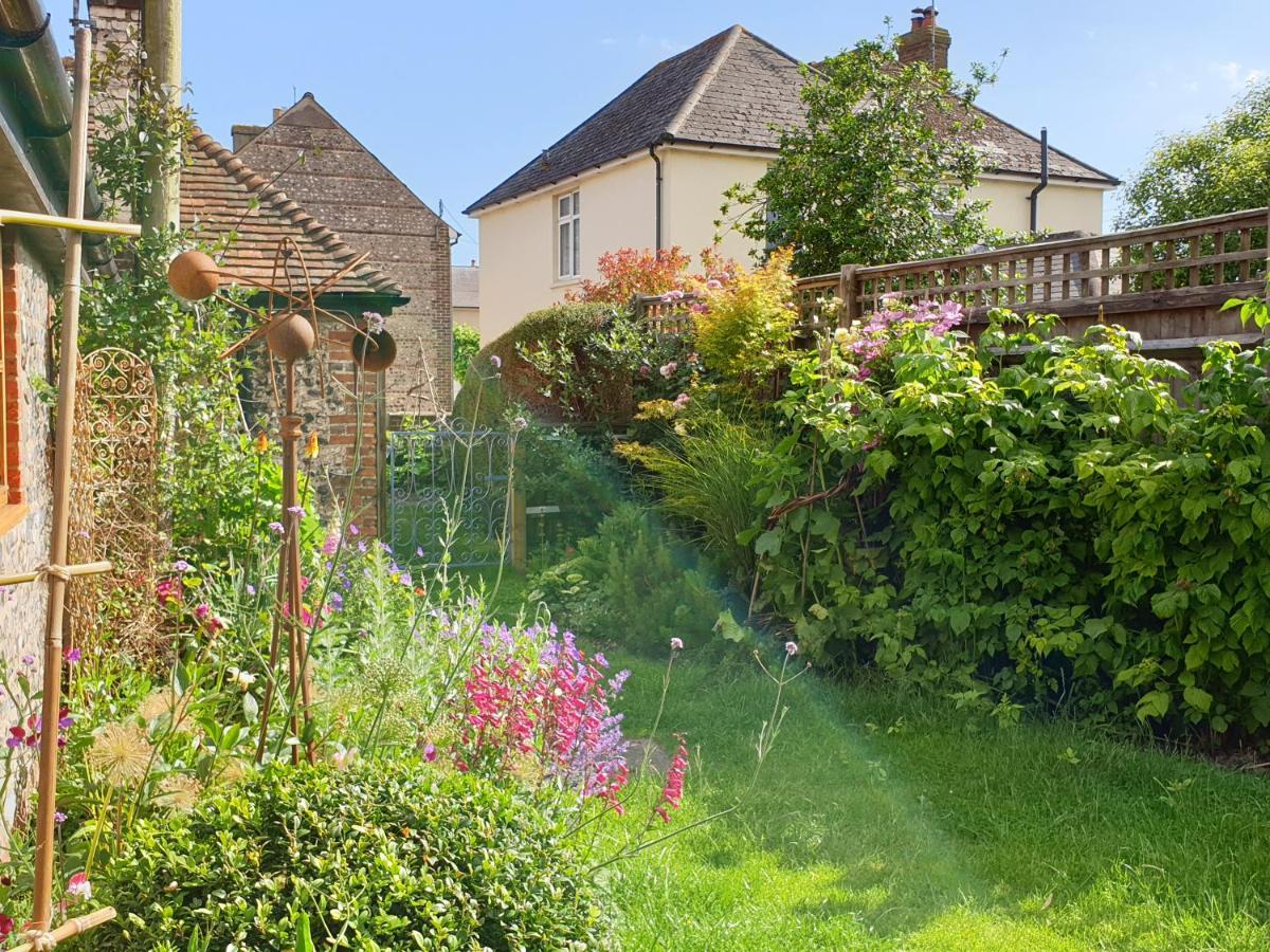 Delightful Cottage On The River Adur Close To Brighton & The Downs No Dogs Sorry Upper Beeding Buitenkant foto