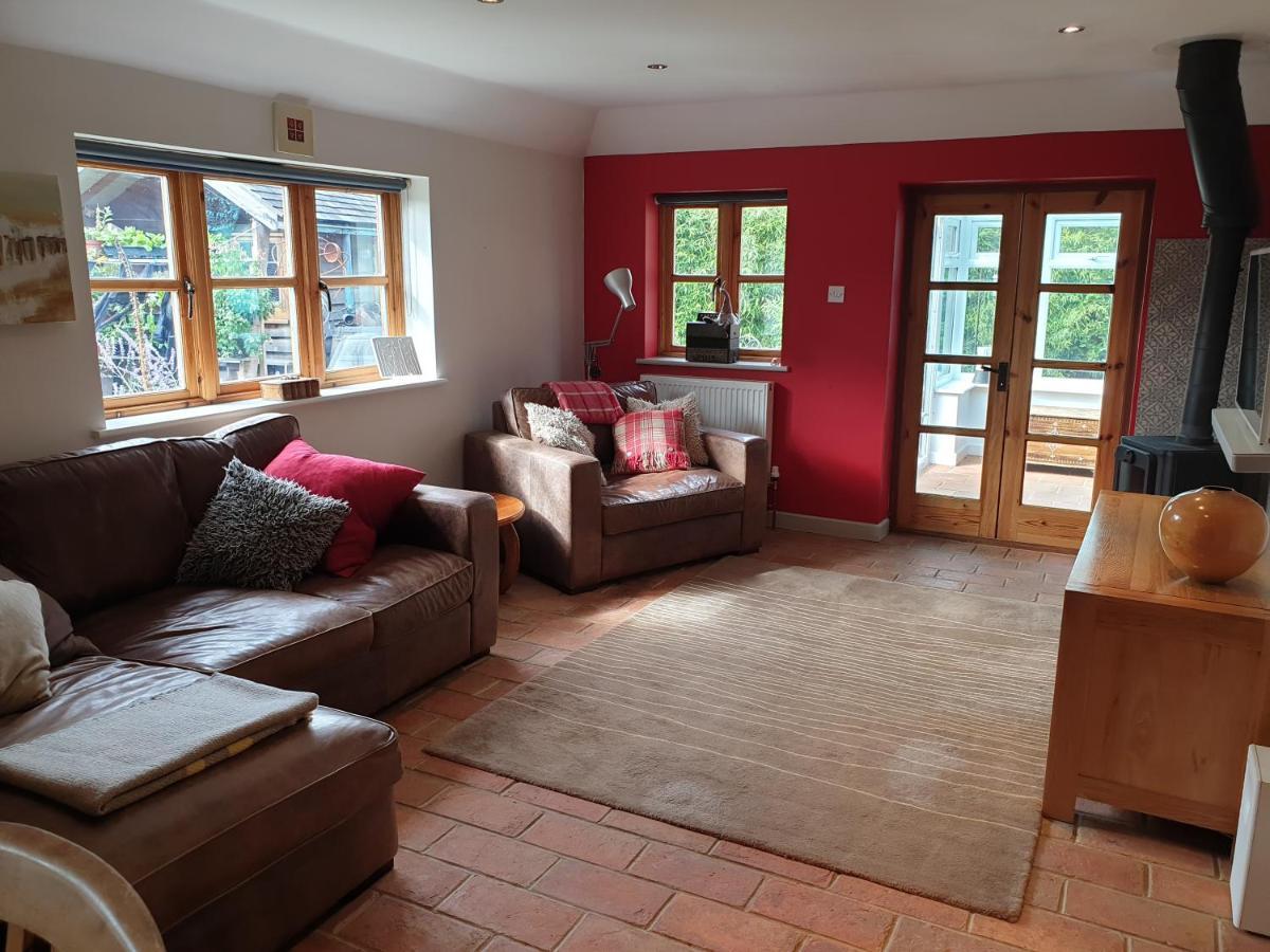 Delightful Cottage On The River Adur Close To Brighton & The Downs No Dogs Sorry Upper Beeding Buitenkant foto